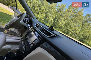 Позашляховик / Кросовер Nissan X-Trail 2016 в 