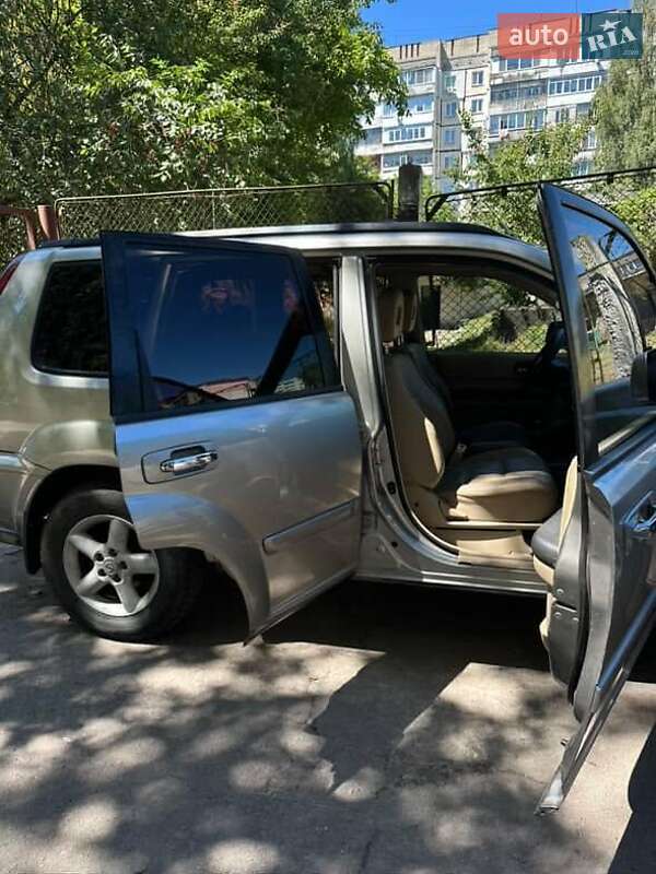 Позашляховик / Кросовер Nissan X-Trail 2003 в Звягелі