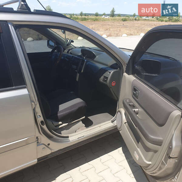 Позашляховик / Кросовер Nissan X-Trail 2005 в Києві