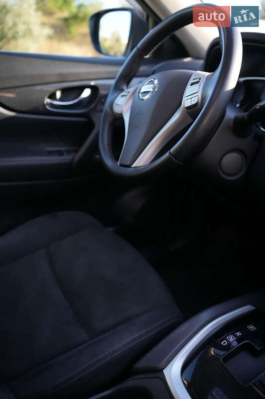 Позашляховик / Кросовер Nissan X-Trail 2016 в Одесі