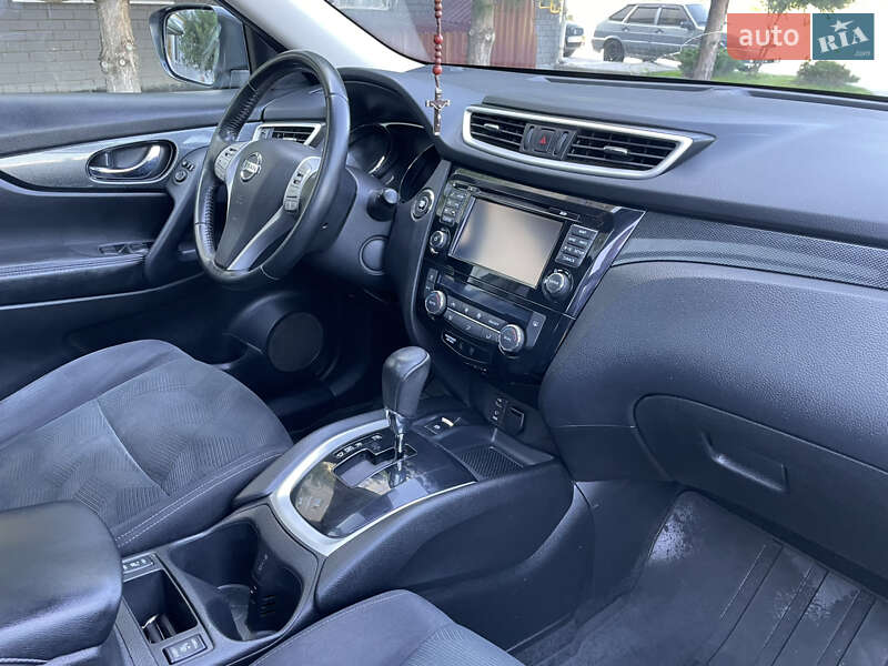 Позашляховик / Кросовер Nissan X-Trail 2015 в Дніпрі
