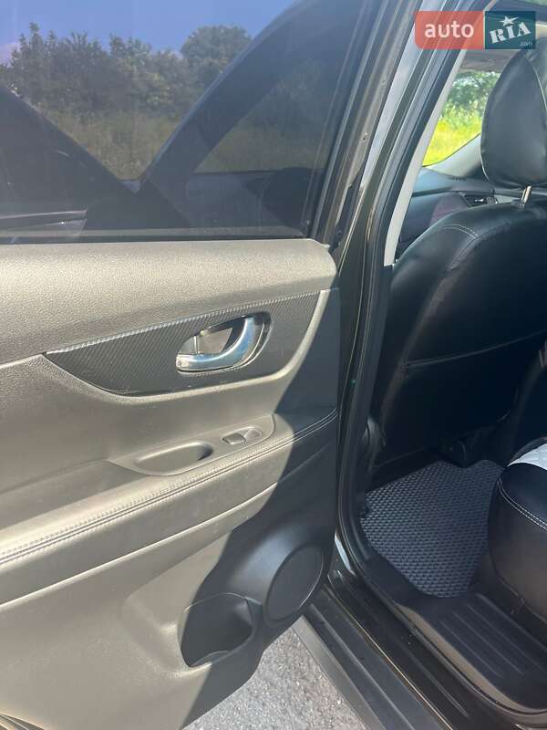 Позашляховик / Кросовер Nissan X-Trail 2017 в Городку