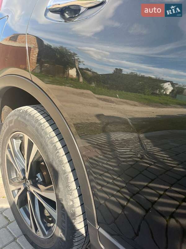 Позашляховик / Кросовер Nissan X-Trail 2017 в Городку