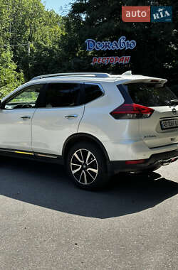 Внедорожник / Кроссовер Nissan X-Trail 2017 в 