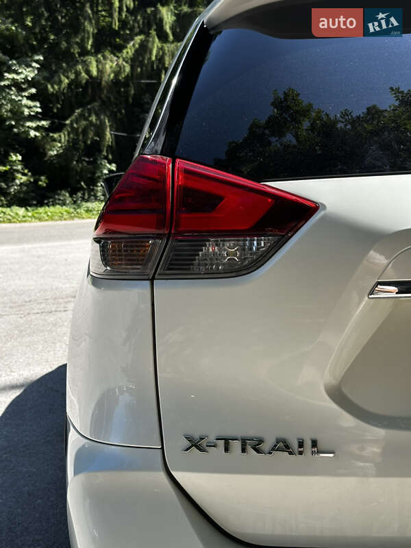 Внедорожник / Кроссовер Nissan X-Trail 2017 в Киеве