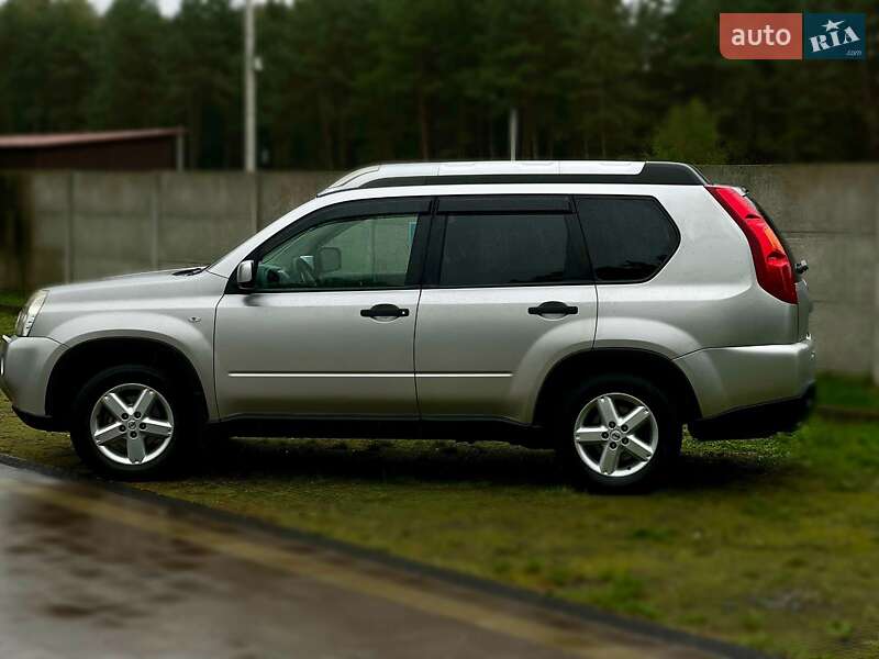 Внедорожник / Кроссовер Nissan X-Trail 2010 в Новояворовске