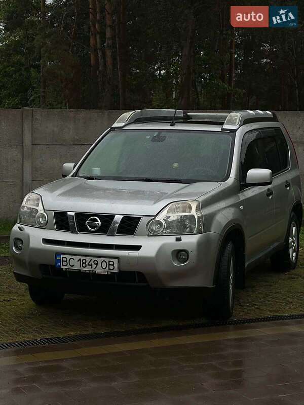 Внедорожник / Кроссовер Nissan X-Trail 2010 в Новояворовске