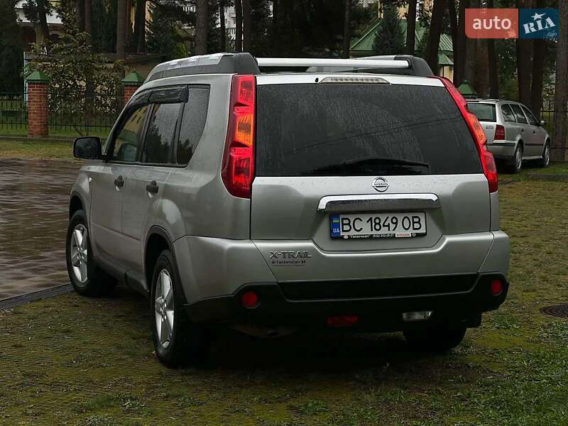 Внедорожник / Кроссовер Nissan X-Trail 2010 в Новояворовске