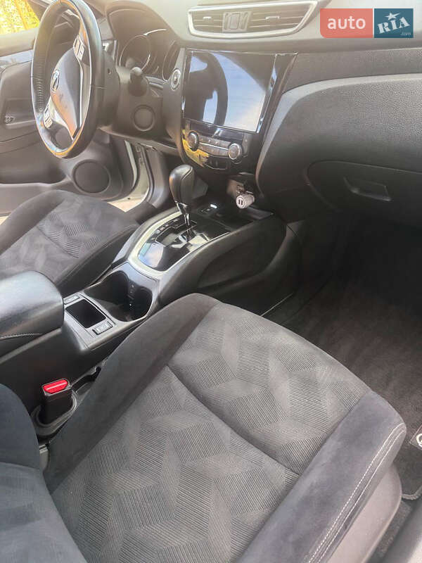 Позашляховик / Кросовер Nissan X-Trail 2016 в Кривому Розі