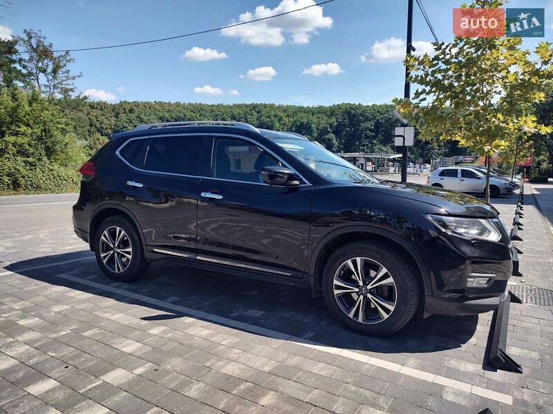 Внедорожник / Кроссовер Nissan X-Trail 2017 в Ужгороде