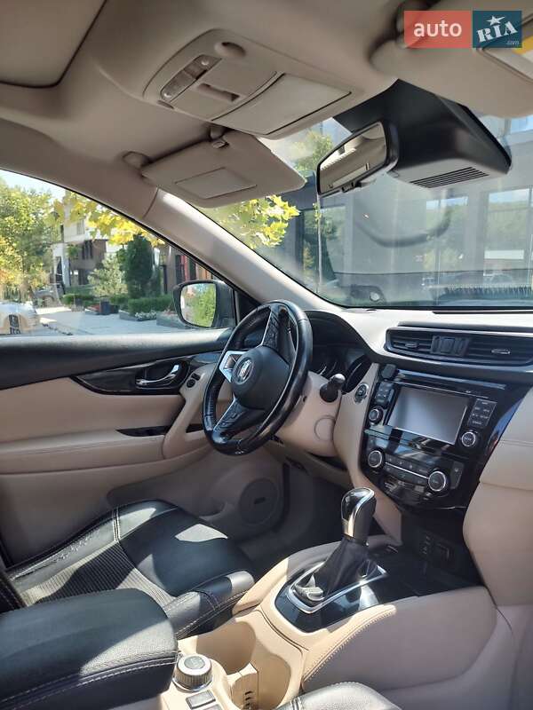 Внедорожник / Кроссовер Nissan X-Trail 2017 в Ужгороде