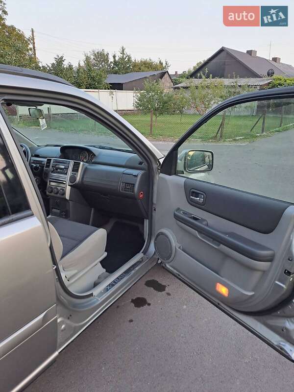 Позашляховик / Кросовер Nissan X-Trail 2006 в Володимирі