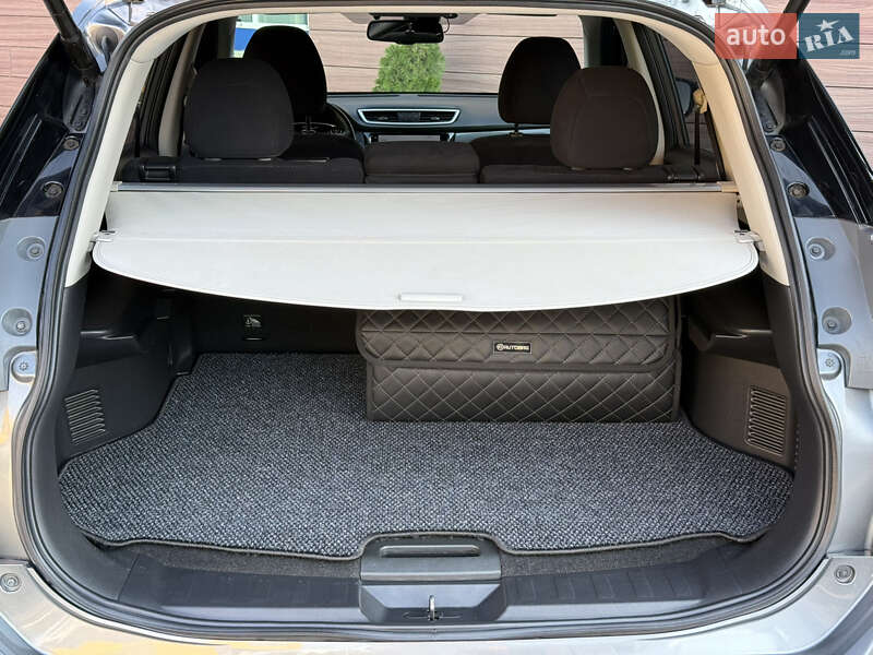 Внедорожник / Кроссовер Nissan X-Trail 2016 в Киеве