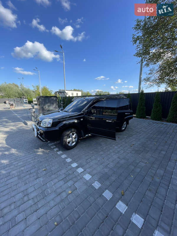 Внедорожник / Кроссовер Nissan X-Trail 2004 в Звягеле
