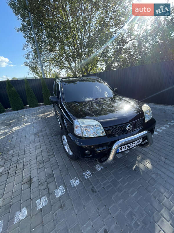 Внедорожник / Кроссовер Nissan X-Trail 2004 в Звягеле