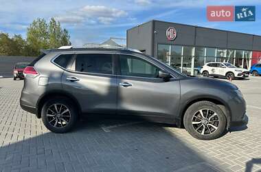 Внедорожник / Кроссовер Nissan X-Trail 2016 в 