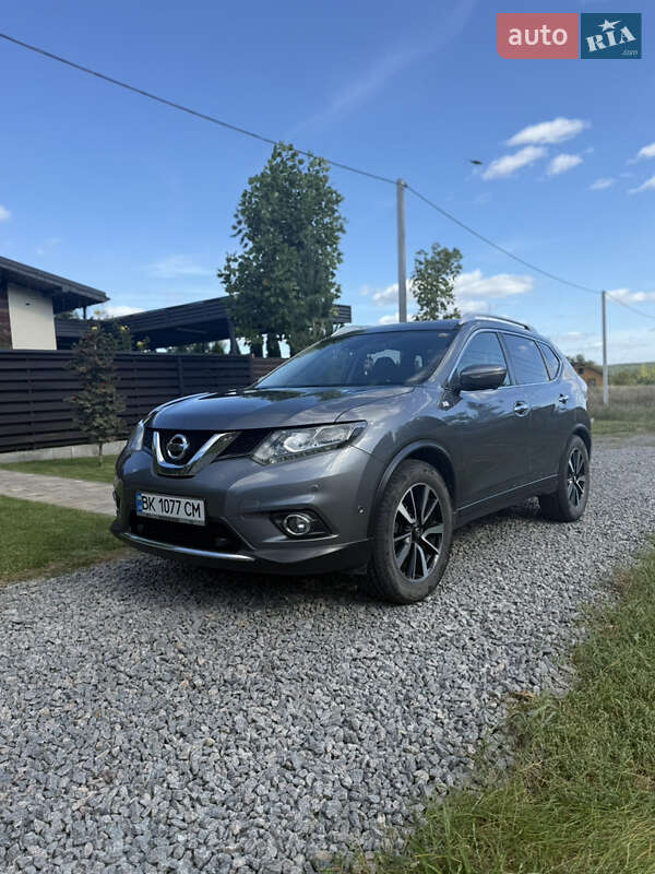 Позашляховик / Кросовер Nissan X-Trail 2016 в Вараші
