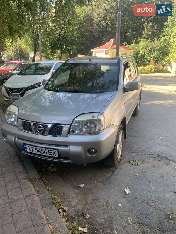 Внедорожник / Кроссовер Nissan X-Trail 2004 в Каменец-Подольском