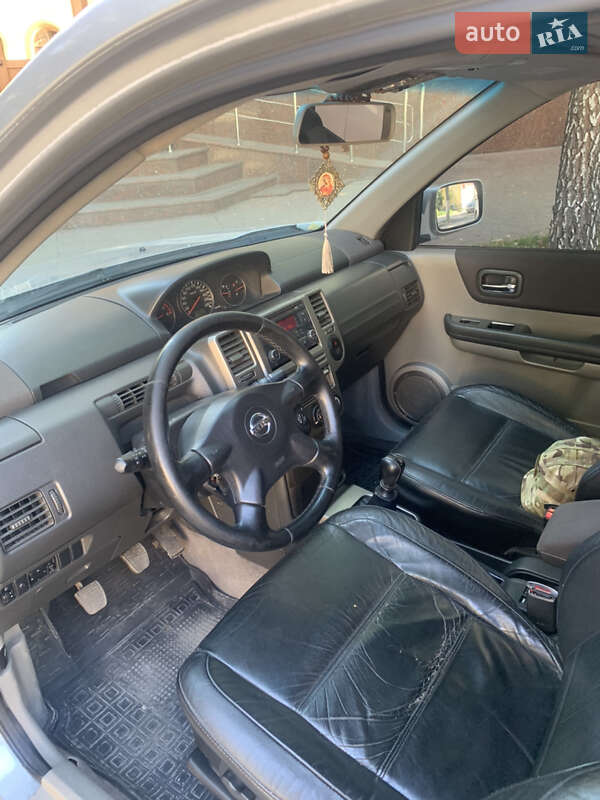 Внедорожник / Кроссовер Nissan X-Trail 2004 в Каменец-Подольском