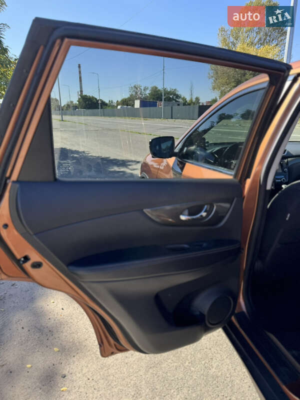 Позашляховик / Кросовер Nissan X-Trail 2014 в Києві