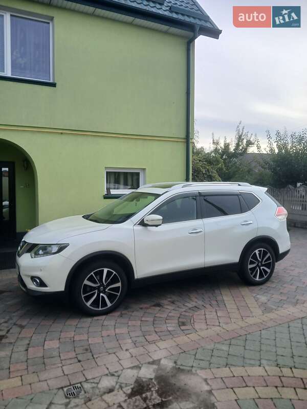 Внедорожник / Кроссовер Nissan X-Trail 2015 в Ковеле