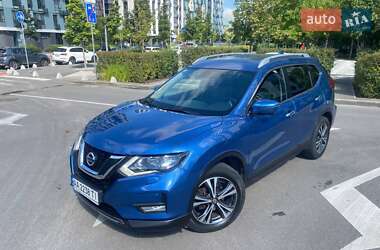 Внедорожник / Кроссовер Nissan X-Trail 2017 в 