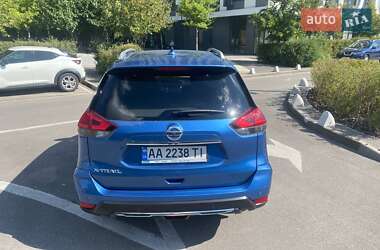 Внедорожник / Кроссовер Nissan X-Trail 2017 в 