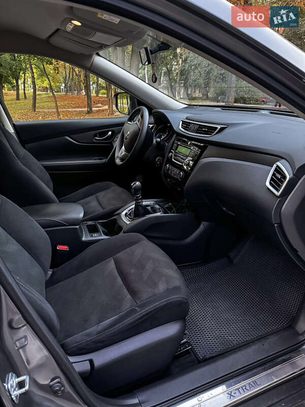 Позашляховик / Кросовер Nissan X-Trail 2016 в Запоріжжі