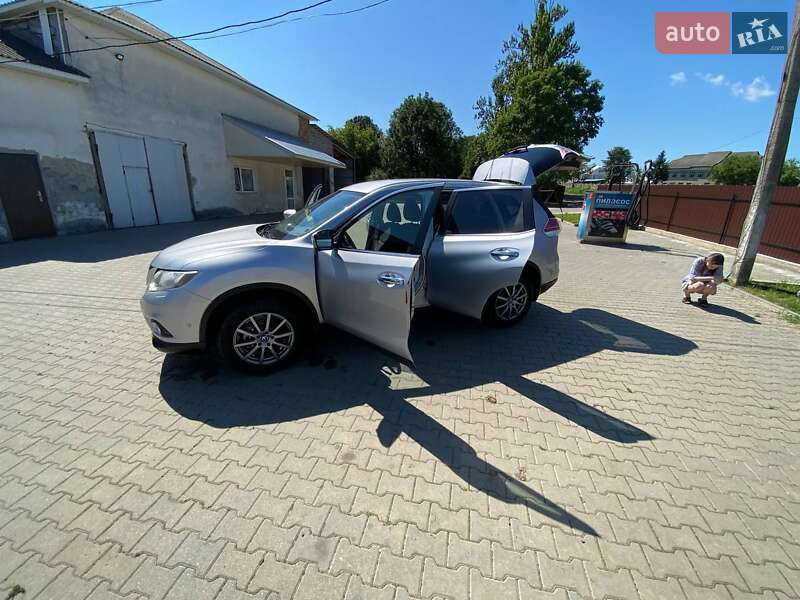 Позашляховик / Кросовер Nissan X-Trail 2015 в Стецевій