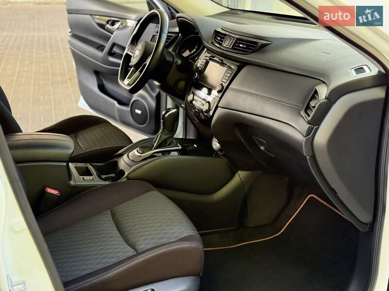 Позашляховик / Кросовер Nissan X-Trail 2017 в Дніпрі