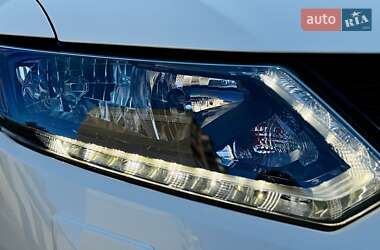 Внедорожник / Кроссовер Nissan X-Trail 2016 в 