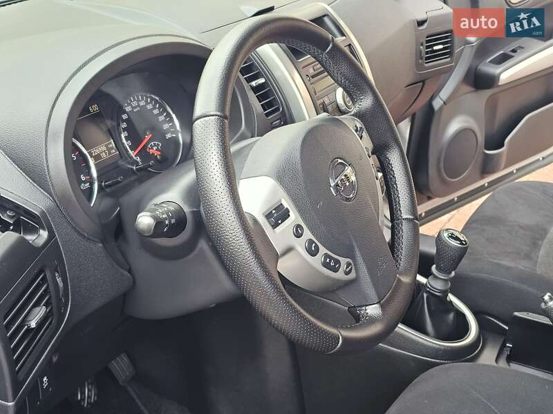 Внедорожник / Кроссовер Nissan X-Trail 2012 в Стрые