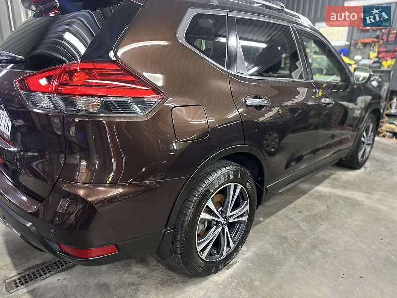 Внедорожник / Кроссовер Nissan X-Trail 2017 в Киеве