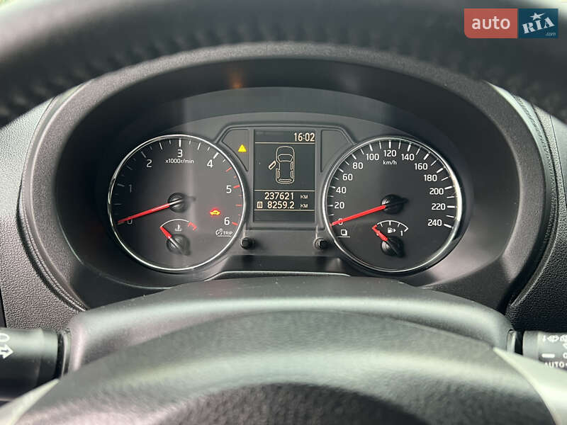 Позашляховик / Кросовер Nissan X-Trail 2014 в Києві