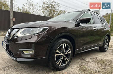 Внедорожник / Кроссовер Nissan X-Trail 2017 в 