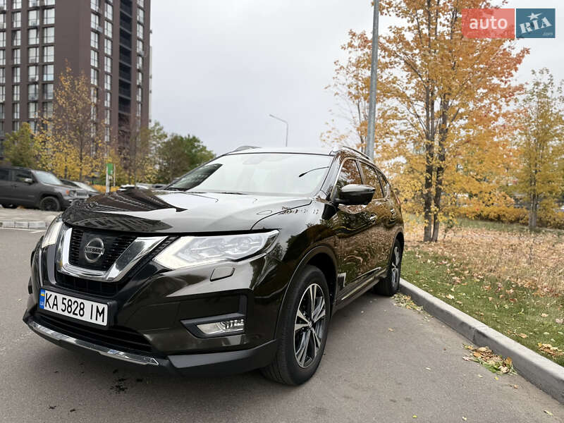 Позашляховик / Кросовер Nissan X-Trail 2017 в Вишневому фото 3 Позашляховик / Кросовер Nissan X-Trail 2017 в Вишневому
