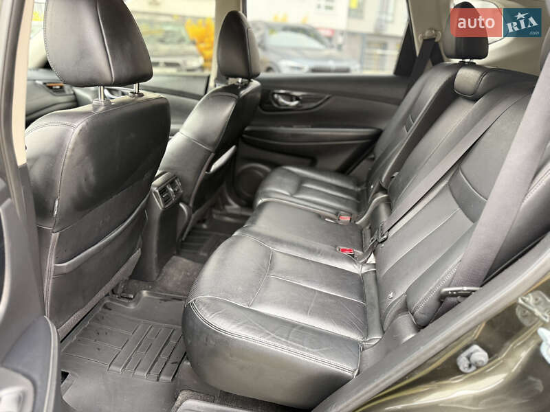 Позашляховик / Кросовер Nissan X-Trail 2017 в Вишневому фото 15 Позашляховик / Кросовер Nissan X-Trail 2017 в Вишневому
