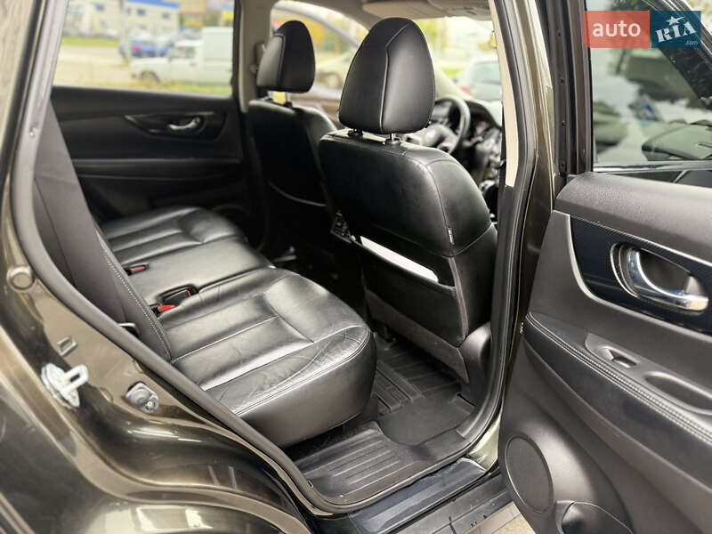 Позашляховик / Кросовер Nissan X-Trail 2017 в Вишневому фото 18 Позашляховик / Кросовер Nissan X-Trail 2017 в Вишневому