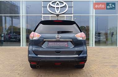 Внедорожник / Кроссовер Nissan X-Trail 2015 в 