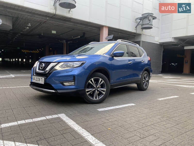 Внедорожник / Кроссовер Nissan X-Trail 2017 в Киеве