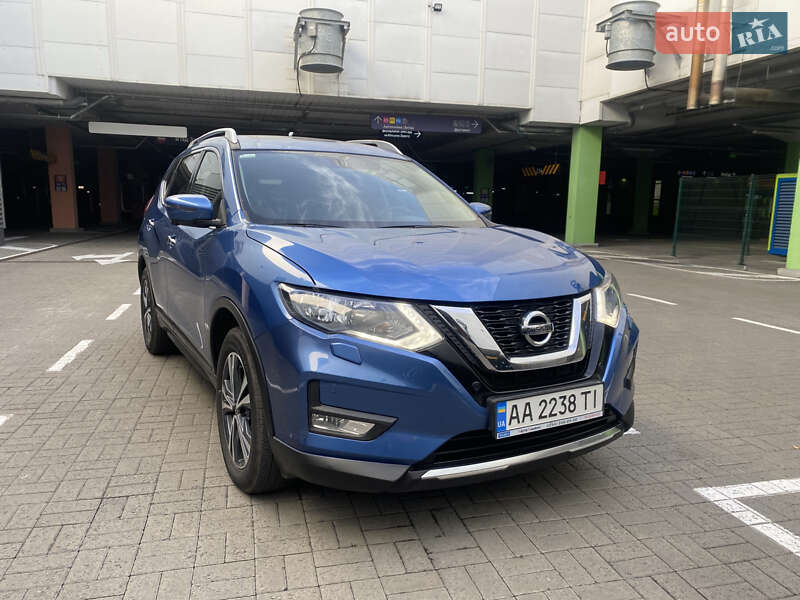 Внедорожник / Кроссовер Nissan X-Trail 2017 в Киеве