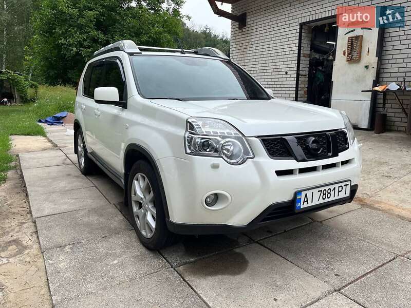 Внедорожник / Кроссовер Nissan X-Trail 2012 в Обухове