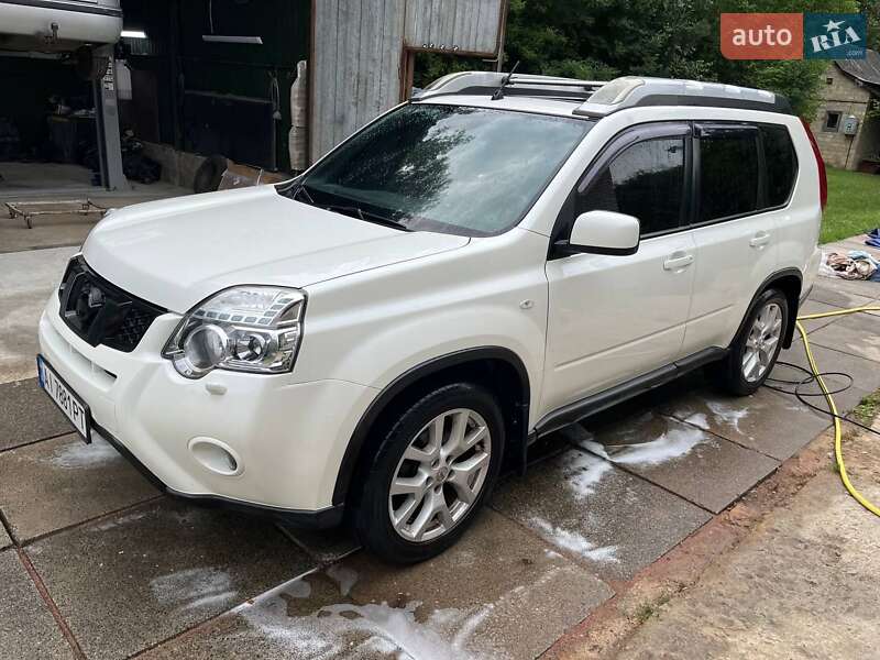 Внедорожник / Кроссовер Nissan X-Trail 2012 в Обухове