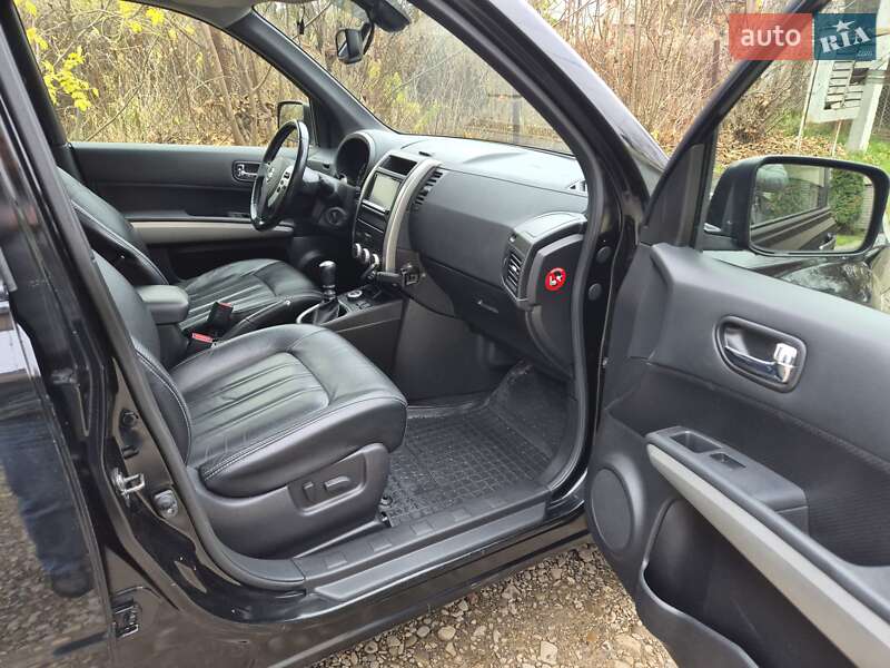 Внедорожник / Кроссовер Nissan X-Trail 2011 в Черновцах