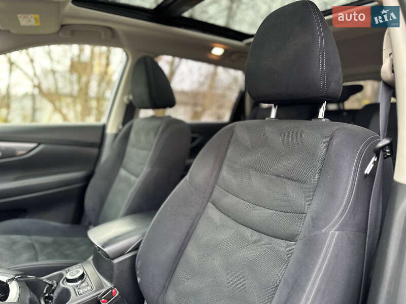 Внедорожник / Кроссовер Nissan X-Trail 2017 в Дрогобыче