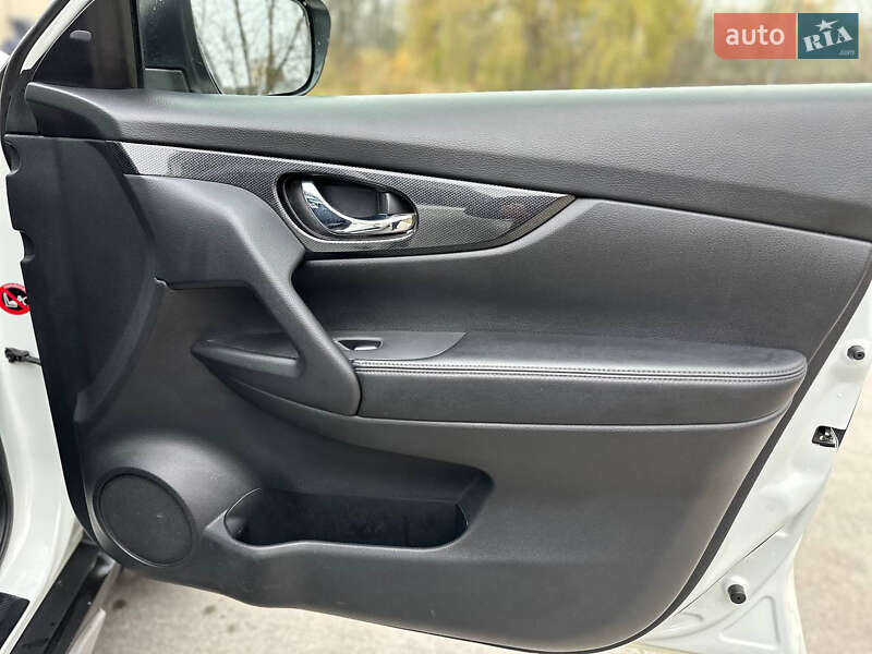 Внедорожник / Кроссовер Nissan X-Trail 2017 в Дрогобыче