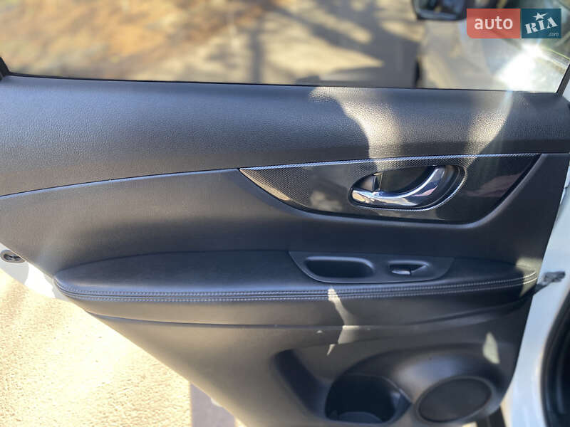 Внедорожник / Кроссовер Nissan X-Trail 2017 в Львове