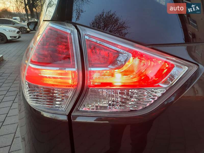 Внедорожник / Кроссовер Nissan X-Trail 2016 в Виннице