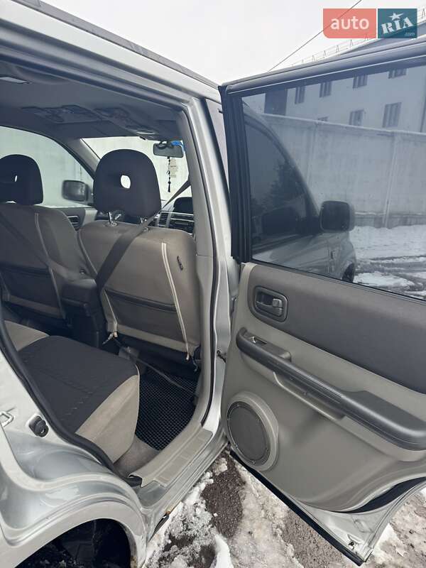Внедорожник / Кроссовер Nissan X-Trail 2004 в Ровно