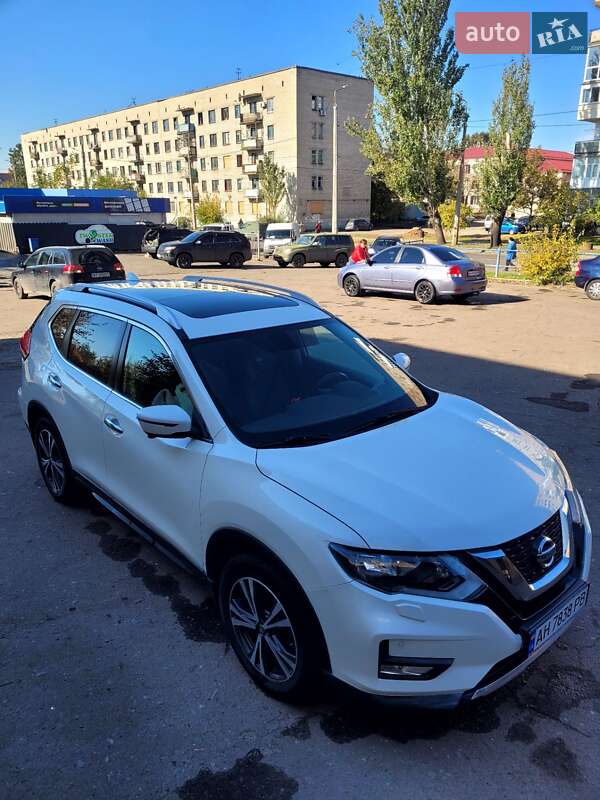 Позашляховик / Кросовер Nissan X-Trail 2017 в Слов'янську